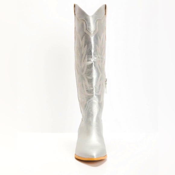 NWT VICI LUMIE HEELED BOOTS - METALLIC SILVER |SIZE 7 - Picture 4 of 8
